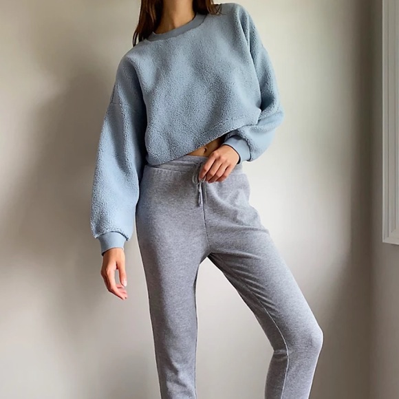 CLOSET CLOSING TODAY • LAST CHANCE✨aritzia sunday best lupa sweater in tan - Picture 8 of 9